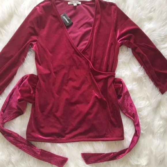 Express Women Medium Wrap Blouse
Tag size - M
Smoke free home - Picture 3 of 5